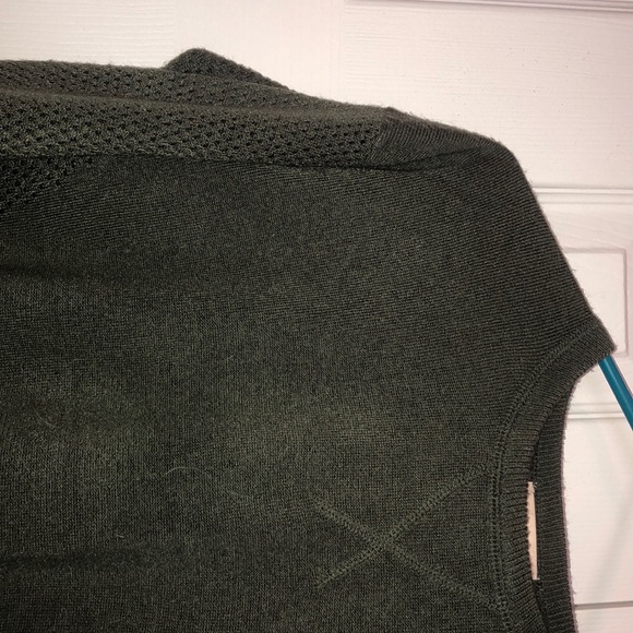 Green Sweater - Picture 4 of 4